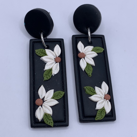 Artisan Made Elegant Black Floral Clay Earrings - Picture 1 of 3